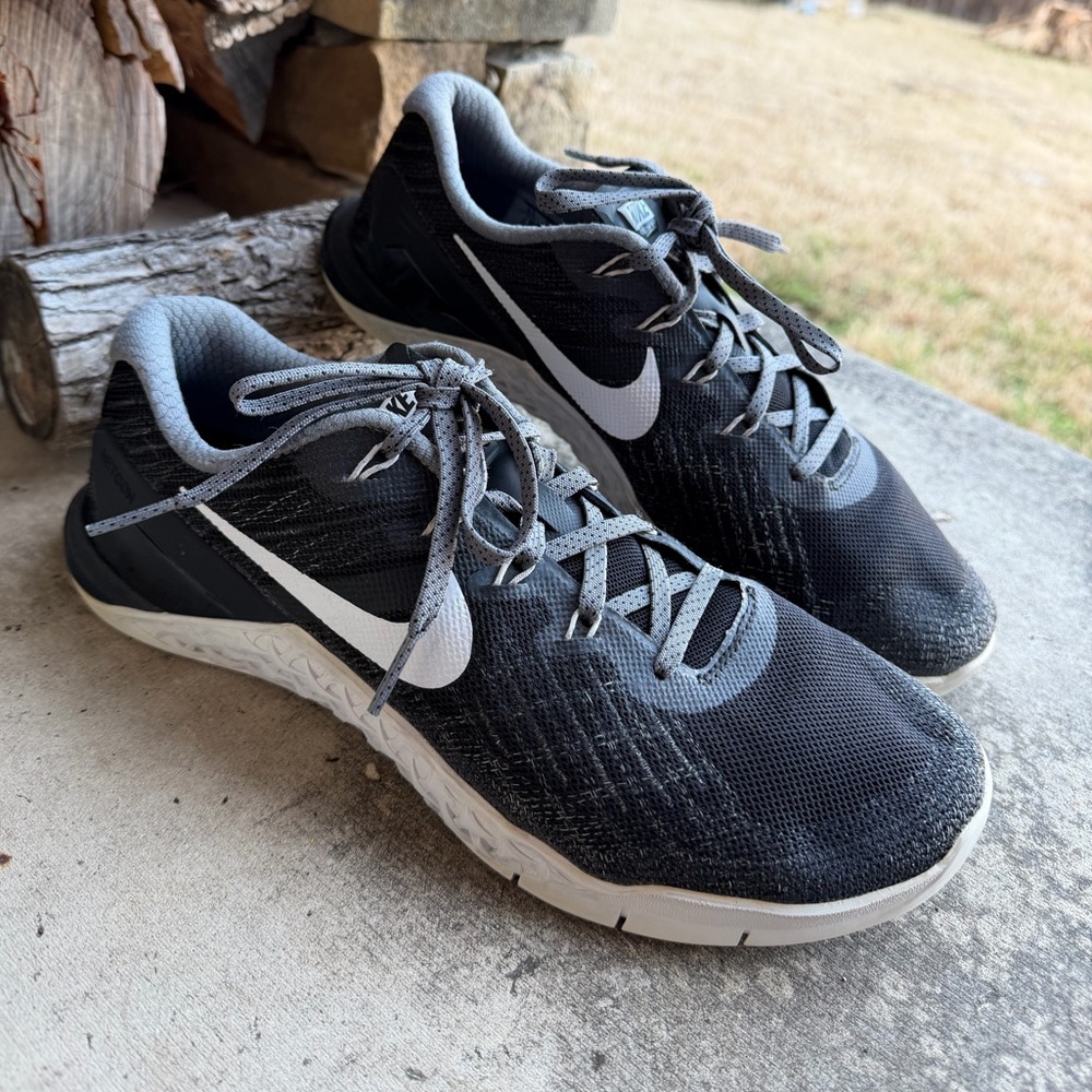 Nike Metcon 3 Training Sneaker Shoes in Black &‎ White Athletic Shoes Sz-9.5. V
